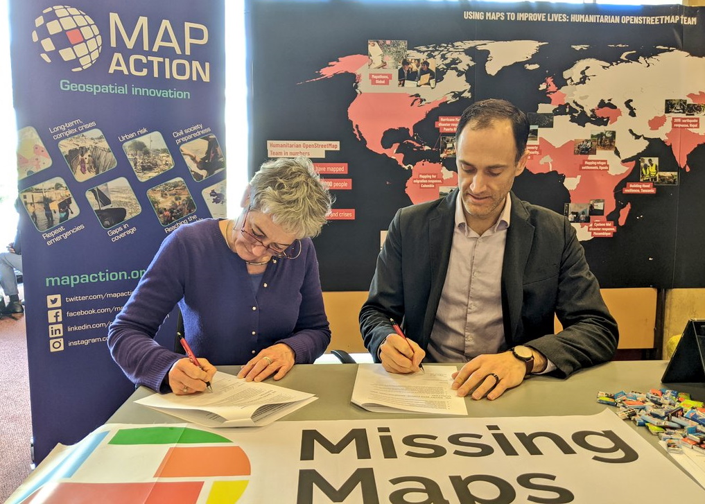 MapAction's LIz Hughes and Tyler Radford of HOT signing an MoU